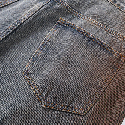 Fashionable retro jeans with multi-functional detachable pocket design, straight-leg pants suitable for both men and women, for relaxed and casual wear.